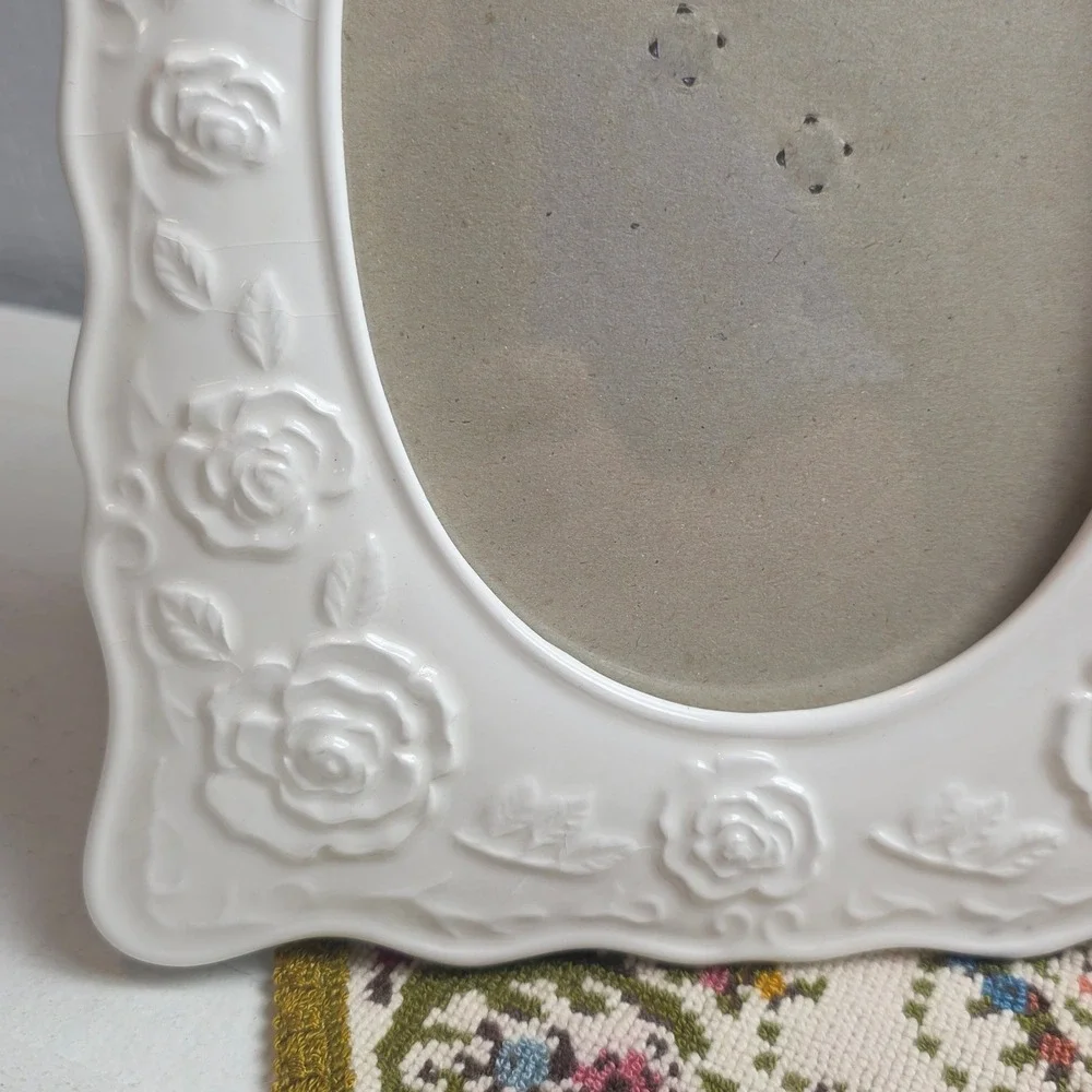 White Ceramic Rose Floral Picture Frame Set of 2 Oval Opening Scalloped Tabletop